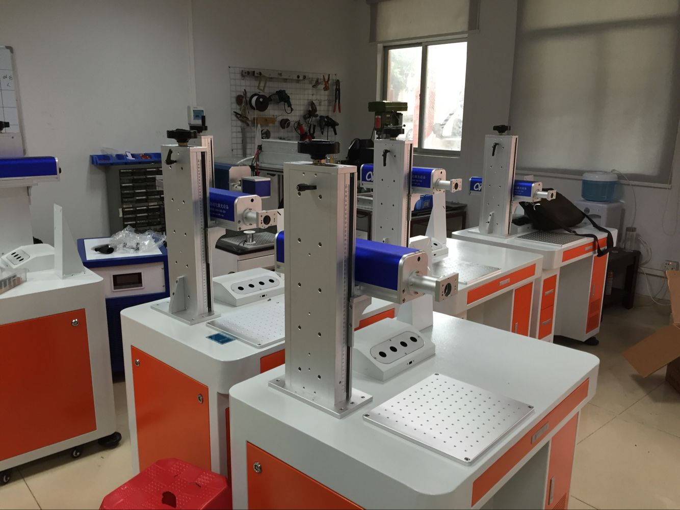 小型光纖激光打標機樣圖車間一角 小型光纖激光打標機樣圖車間一角