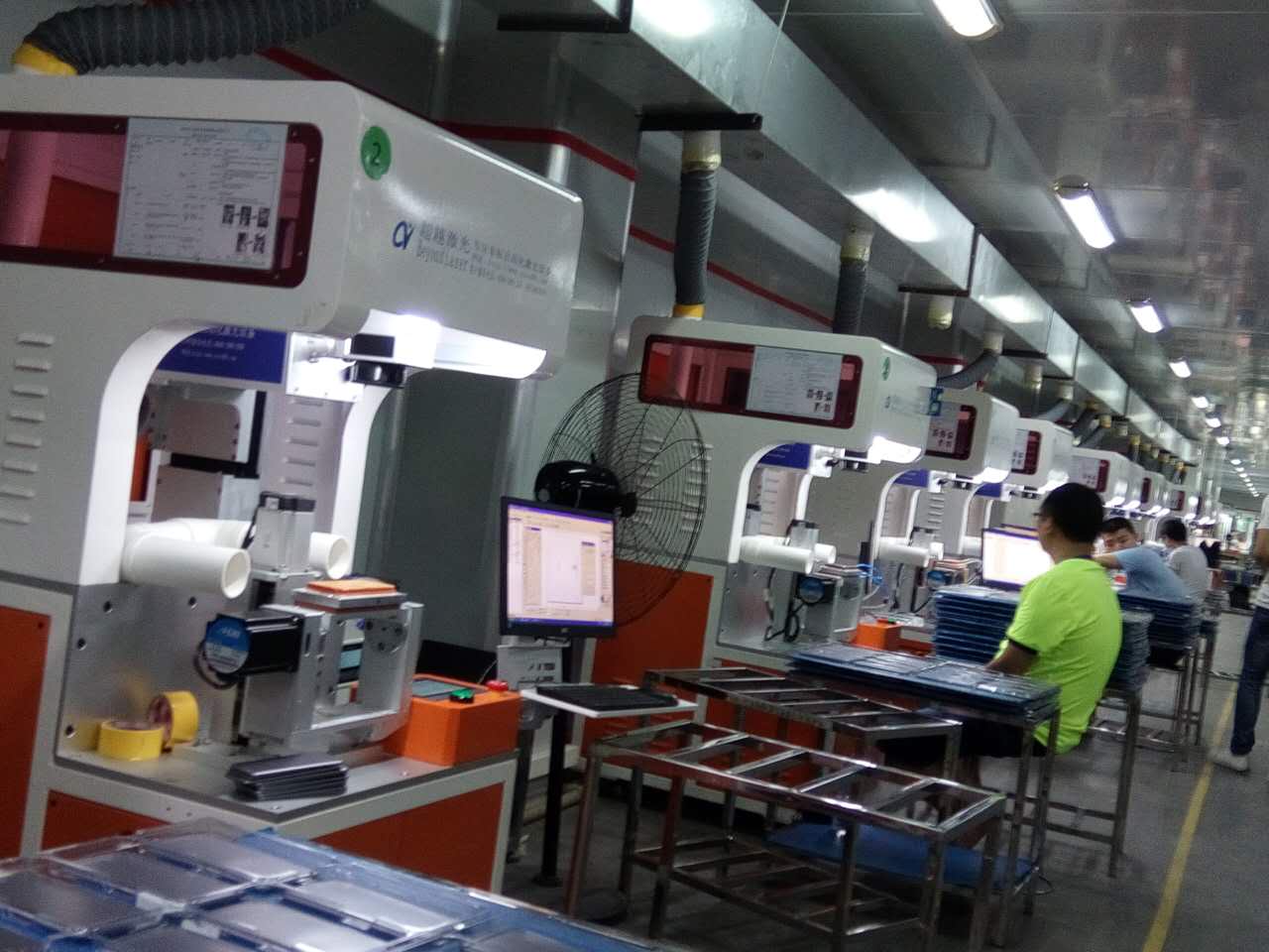 光啞同體激光打標(biāo)機設(shè)備現(xiàn)場圖片